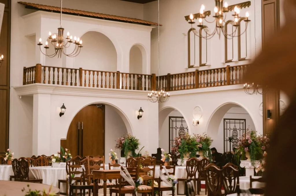 Susunan tempat duduk banquet di dalam dewan perkahwinan (wedding hall) Jiwa Bukit Jalil
